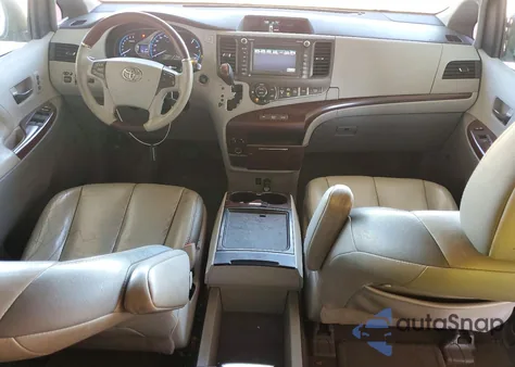 2012 Toyota Sienna Limited 7-Passenger z USA, uszkodzony, nr VIN 5TDYK3DC2CS218803